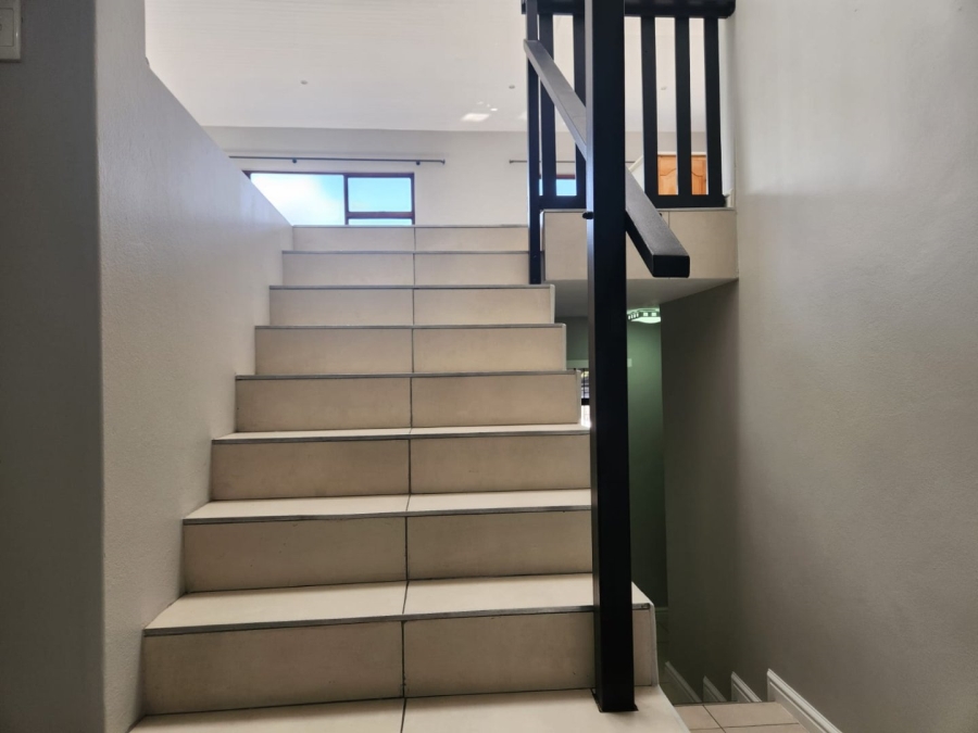 5 Bedroom Property for Sale in Loerie Park Western Cape